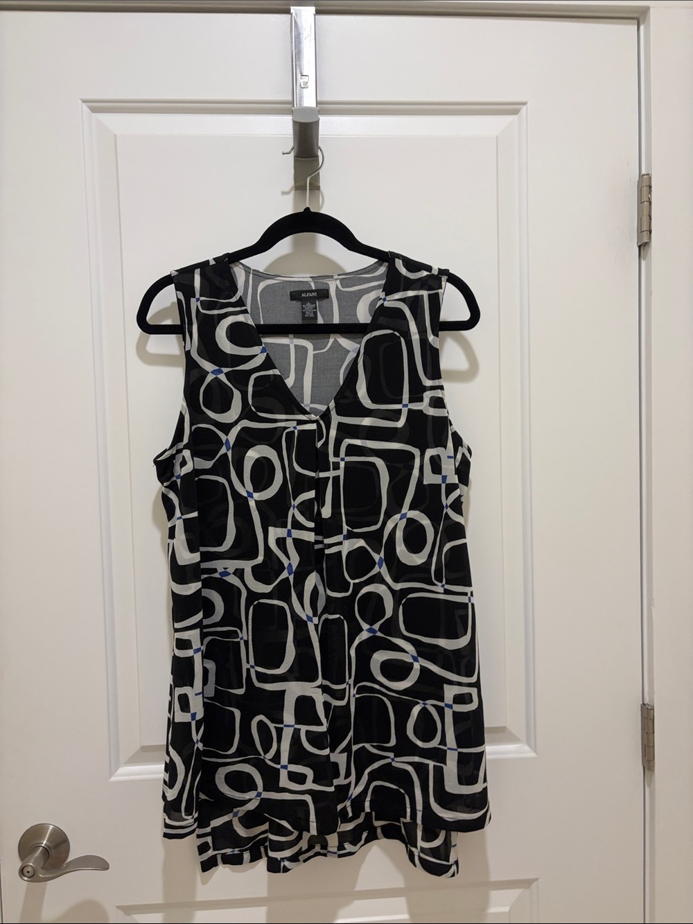 Alfani Black and White Patterned Sleeveless Blouse